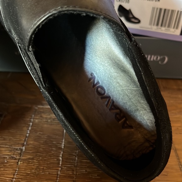 Aravon slip on shoes - Picture 2 of 5
